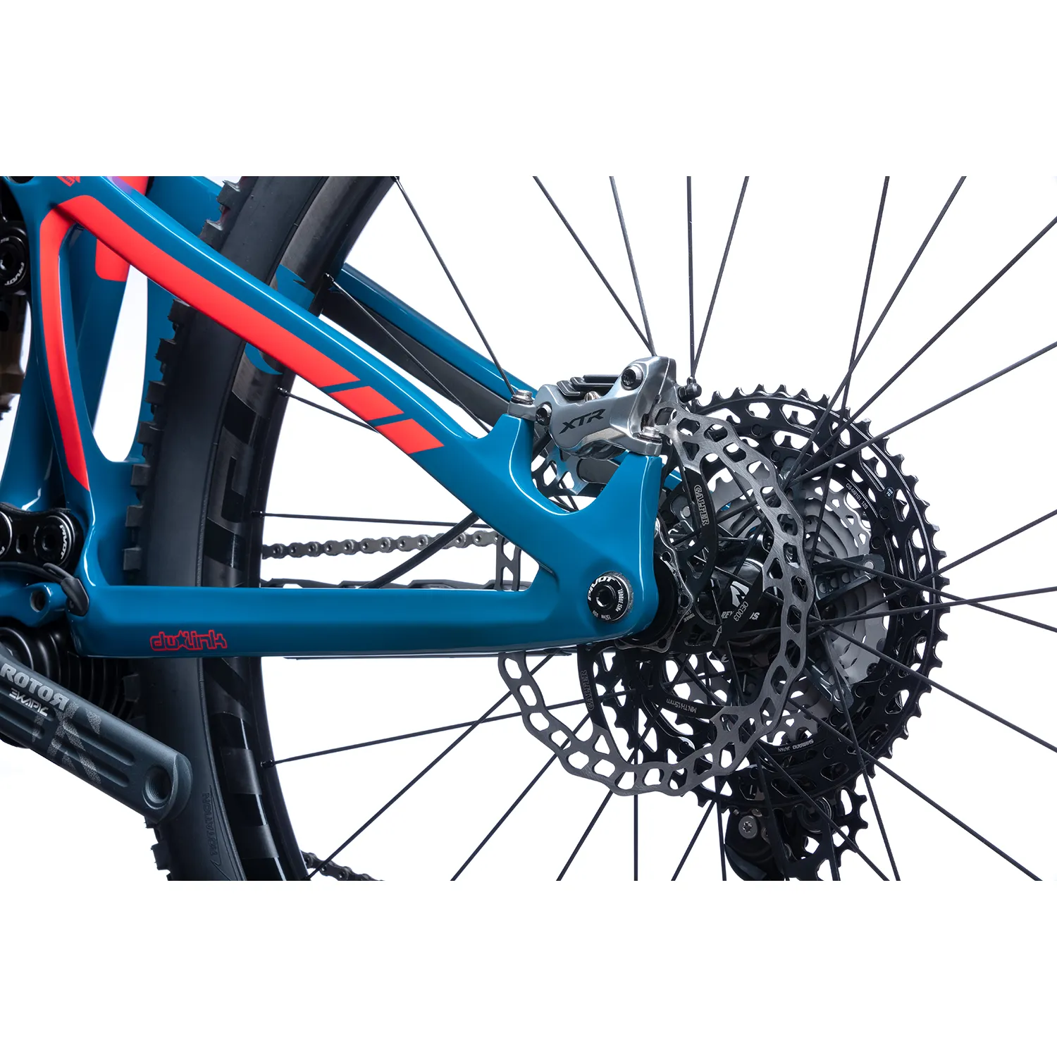 2023 Pivot Shuttle SL Team XTR with Reynolds Carbon Wheels